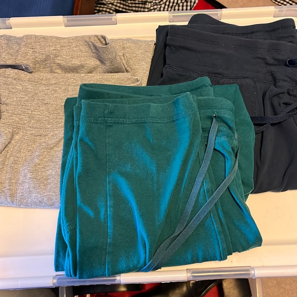 Set of 3 athletic lightweight sweat pants with drawstring closure (3)